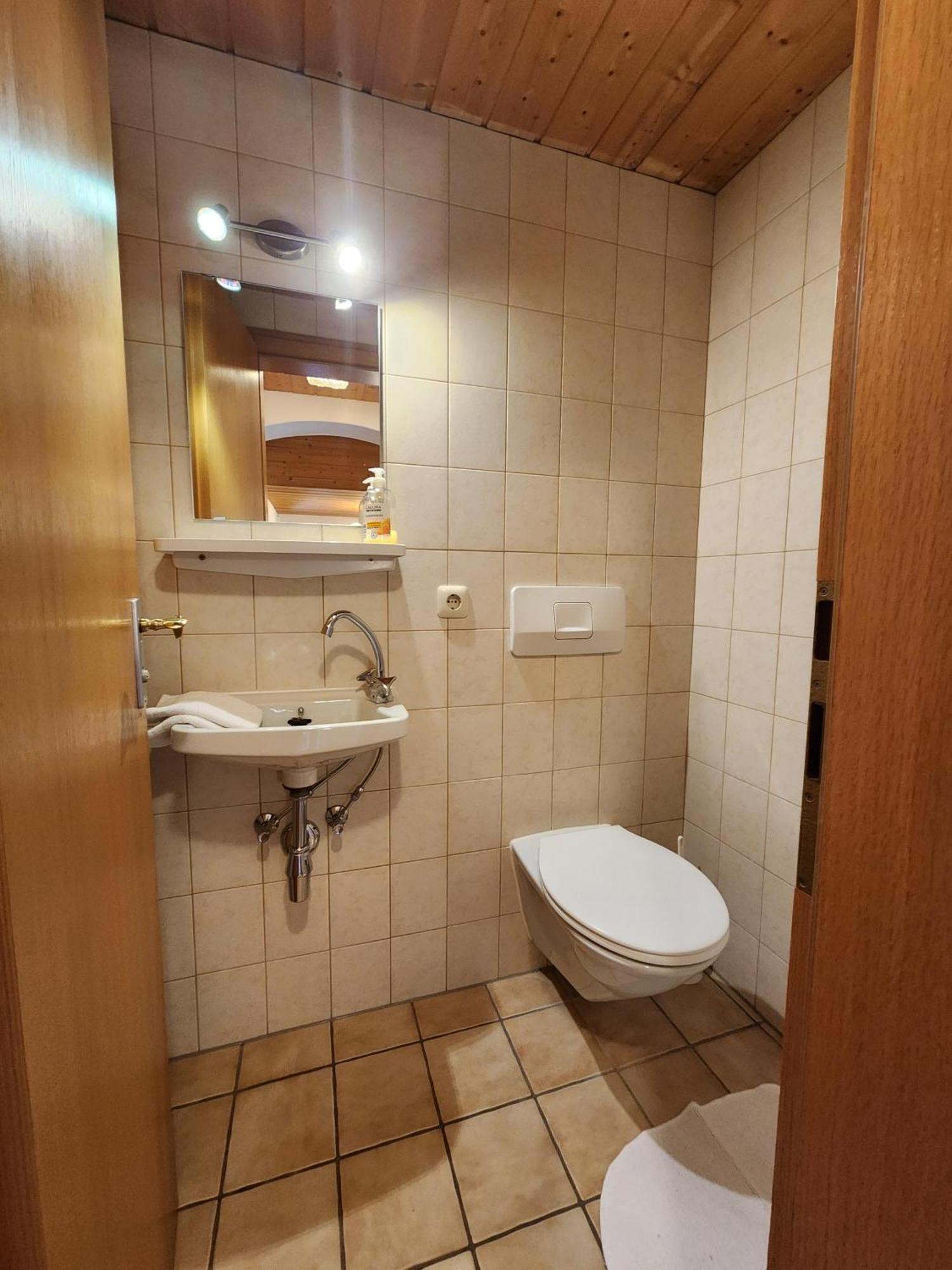 Haus Auracher Apartment *